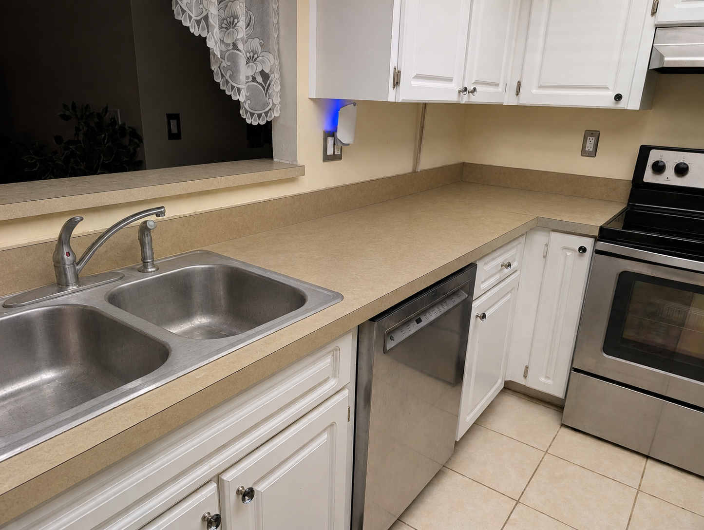 Kitchen before countertop update