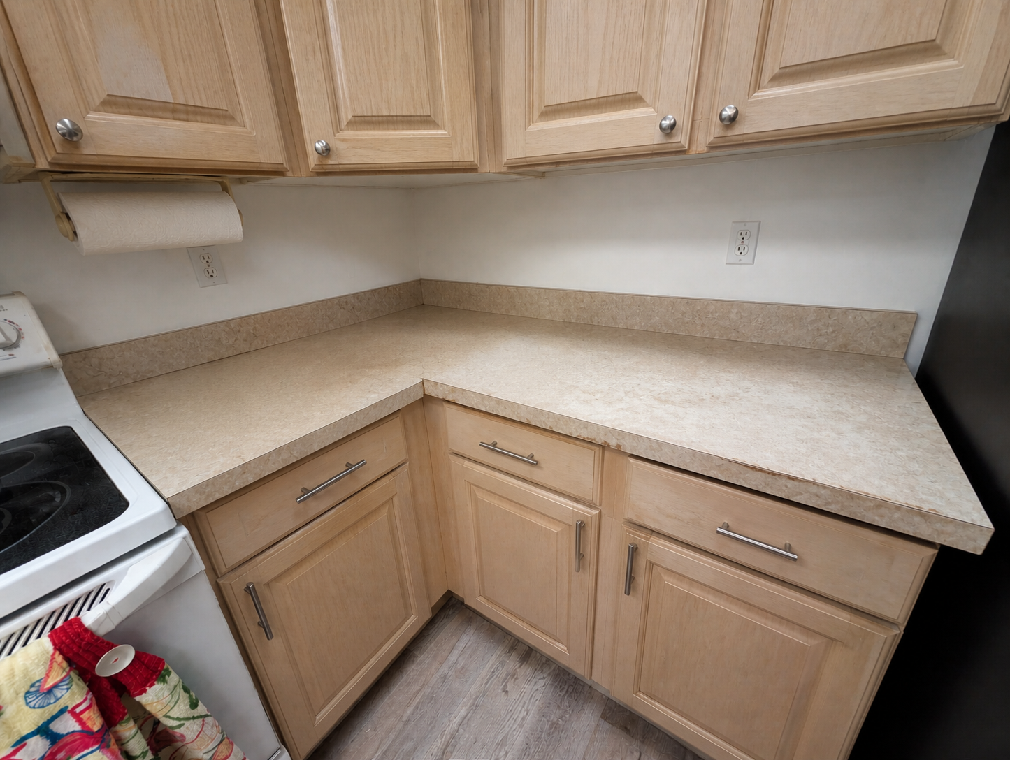 Kitchen corner before countertop replacement